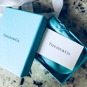 New and 100% Auth Tiffany Key Necklace 💍